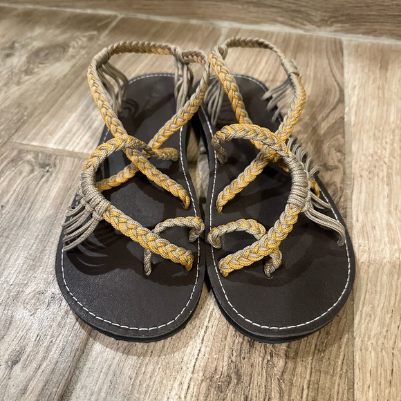 Sandals - Picture 3 of 5